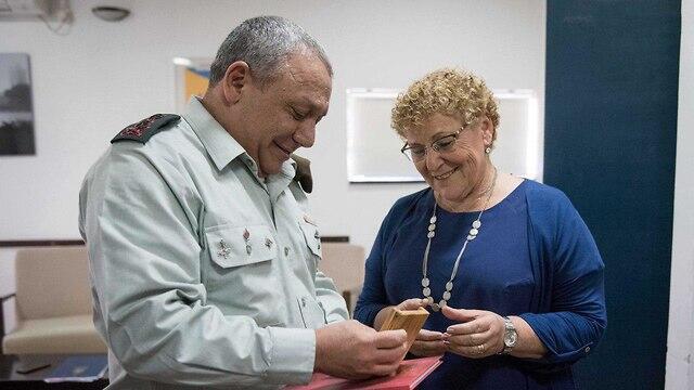 IDF Chief of Staff Lt. Gen. Gadi Eisenkot with Miriam Peretz after she won the Israel Prize (צילום: דובר צה"ל) IDF Chief of Staff Lt. Gen. Gadi Eisenkot with Miriam Peretz after she won the Israel Prize