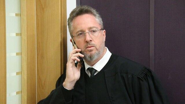 Ури Кейнан, адвокат обвиняемого. Фото: Моти Кимхи (צילום: מוטי קמחי) Ури Кейнан, адвокат обвиняемого. Фото: Моти Кимхи