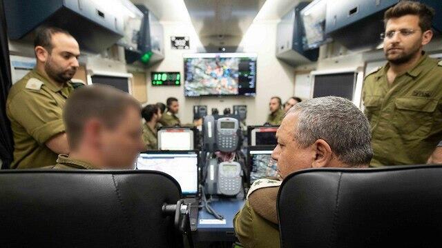 IDF Chief of Staff Lt. Gen. Gadi Eisenkot visits the Golani Brigade (צילום: דובר צה"ל) IDF Chief of Staff Lt. Gen. Gadi Eisenkot visits the Golani Brigade