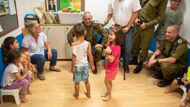 IDF Chief of Staff Lt. Gen. Gadi Eisenkot with children at an Eshkol kindergarten hit by a Gaza rocket (צילום: דובר צה"ל) IDF Chief of Staff Lt. Gen. Gadi Eisenkot with children at an Eshkol kindergarten hit by a Gaza rocket