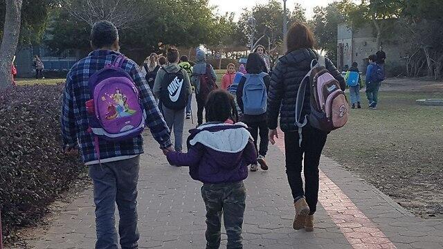 Родители и дети в израильском поселке на границе с Газой. Фото: Барэль Эфраим