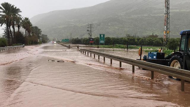 The Arbel stream overflowing by the community of Migdal (צילום: שי אמרוסי) The Arbel stream overflowing by the community of Migdal