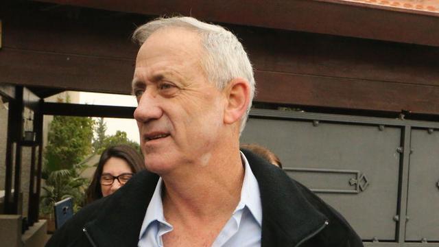 Бени Ганц выступает с заявлением в Рош ха-Аине 14 января. Фото: Моти Кимхи