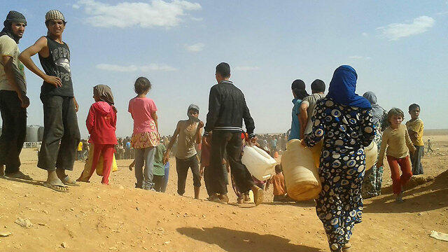 Syrians at a refugee camp (צילום: AP) Syrians at a refugee camp
