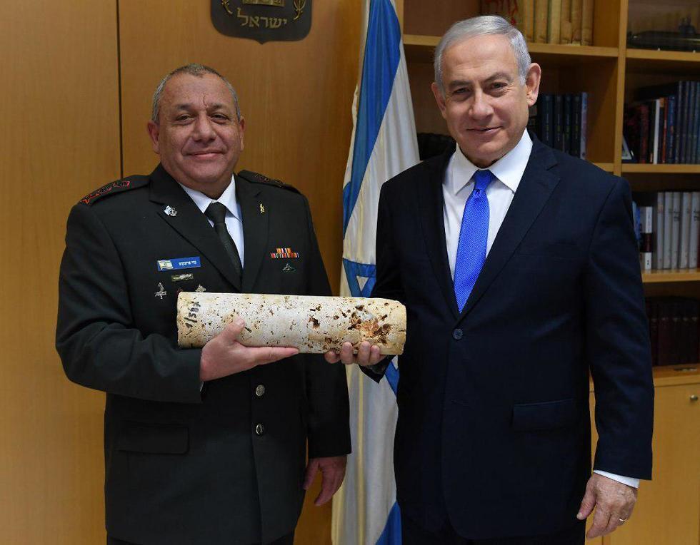 Подарок Айзенкота. Фото: минобороны (צילום: אריאל חרמוני / משרד הביטחון) Подарок Айзенкота. Фото: минобороны