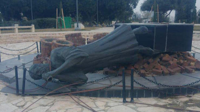 Vandalized statue in Ramat Gan
