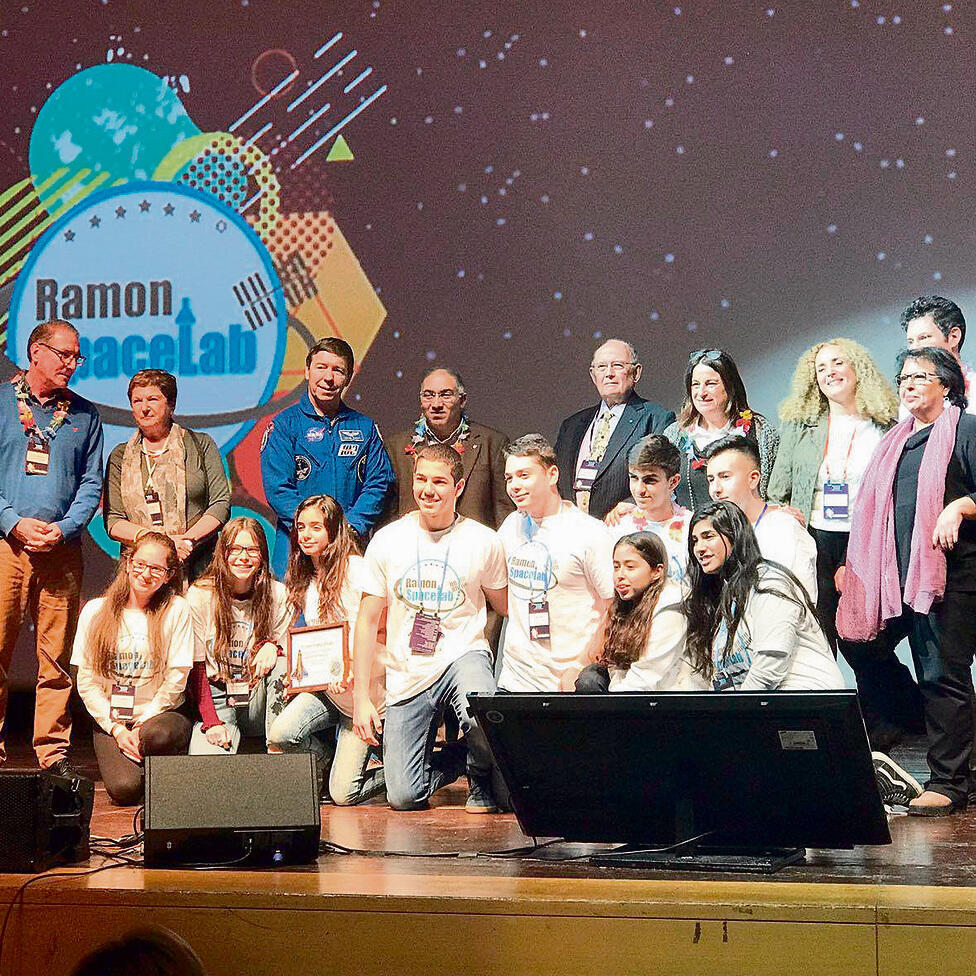 Участники проекта с Роной Рамон. Фото: Михаль Мизрахи