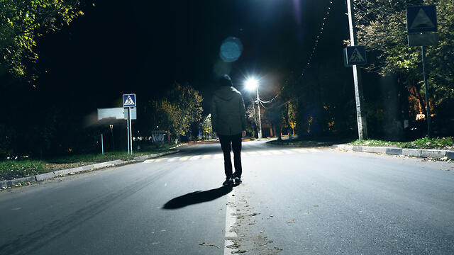 Подозрительный мужчина. Фото: shutterstock