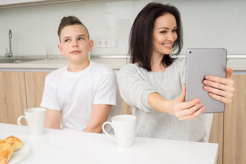 Прежде чем публиковать фото ребенка, спросите его разрешения. Фото: shutterstock (Фото: shutterstock) Прежде чем публиковать фото ребенка, спросите его разрешения. Фото: shutterstock