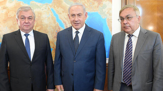  Биньямин Нетаниягу, Сергей Вершинин, Александр Лаврентьев. Фото: Амос Бен-Гершом, ЛААМ (архив)