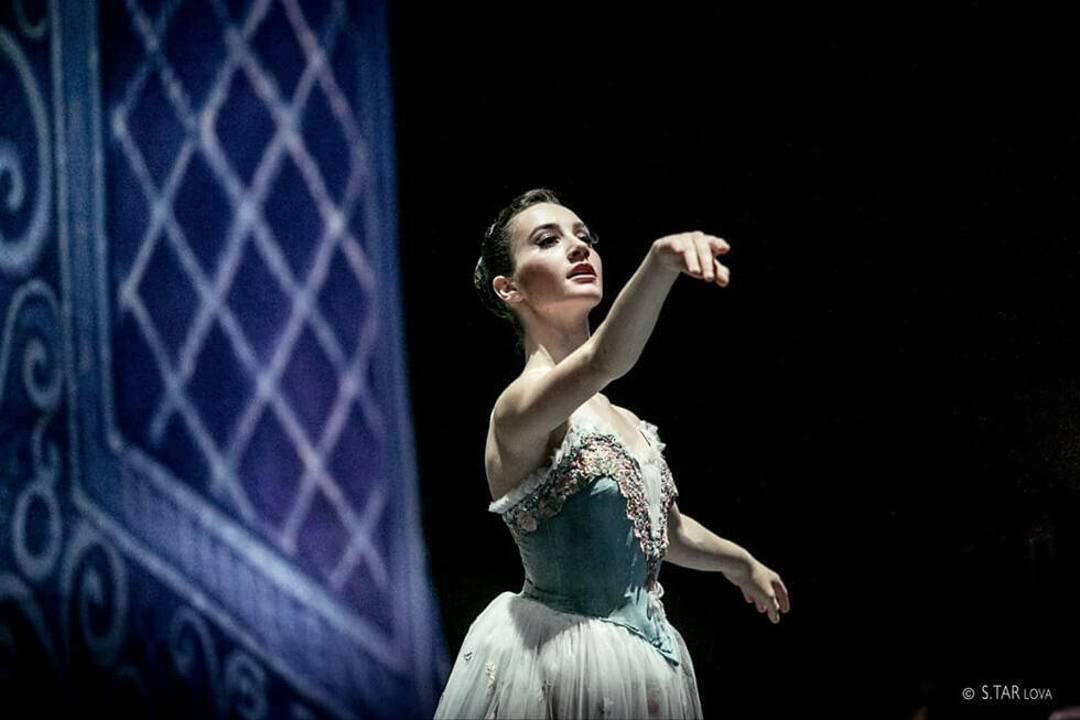 Анаэль Затейкина на сцене. Фото: Светлана Тарлова 