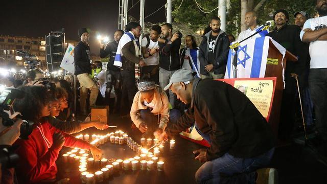 Поминальные свечи. Фото: Моти Кимхи