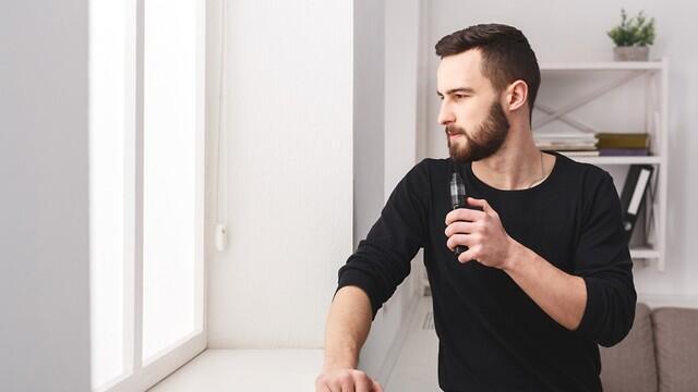 Электронная сигарета. Фото: shutterstock (צילום: shutterstock) Электронная сигарета. Фото: shutterstock