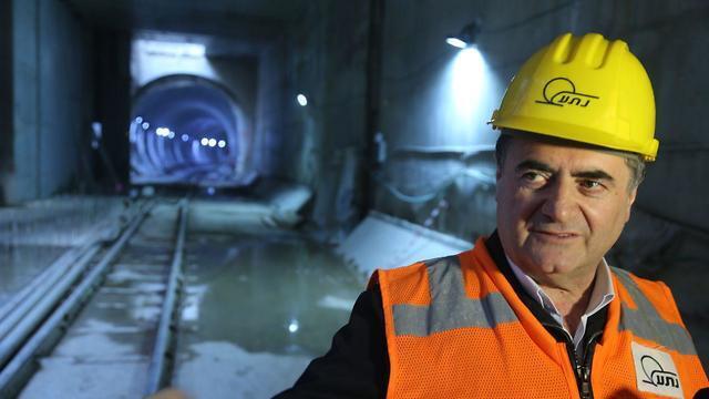 Исраэль Кац на строительстве метротрамвая в Тель-Авиве. Фото: Моти Кимхи