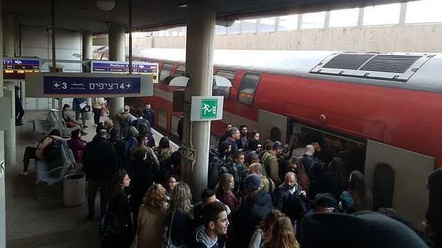 Давка на железнодорожной станции в Ришон ле-Ционеnullnull Давка на железнодорожной станции в Ришон ле-Ционе