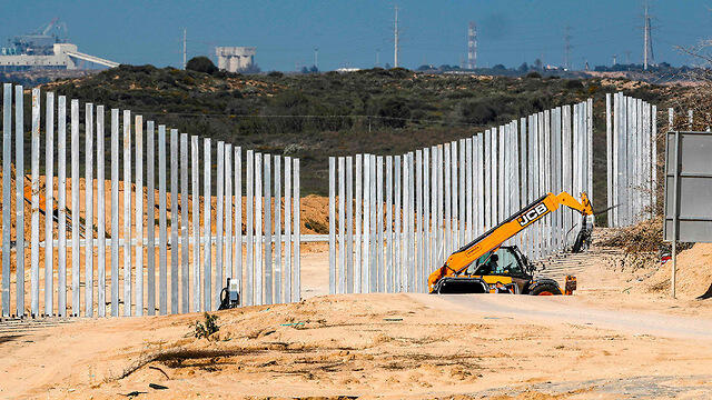 Archive: Work on the subterranean barrier under the Gaza border (צילום: AFP) Archive: Work on the subterranean barrier under the Gaza border