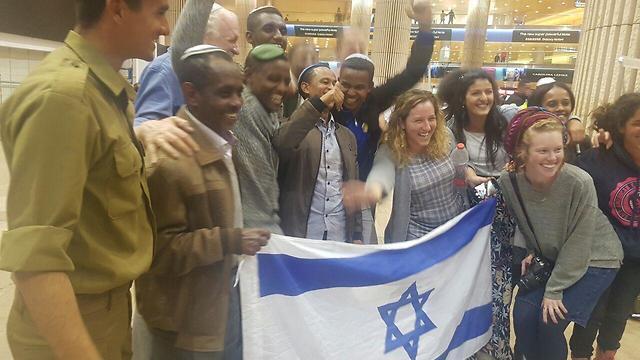 Встреча новых репатриантов из Эфиопии в аэропорту Бен-Гурион. Фото: Амир Алон