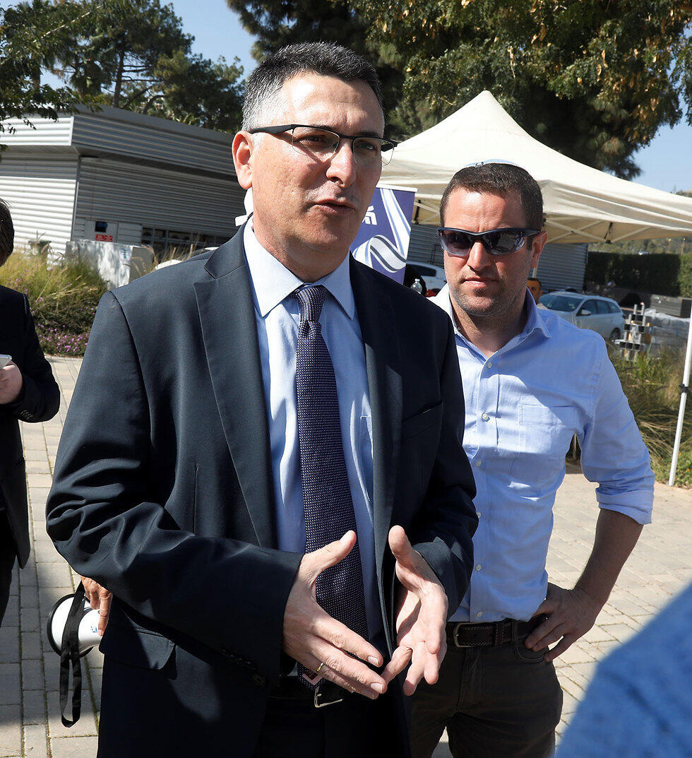 Gideon Sa'ar votes in the Likud primary in Tel Aviv (Photo: Shaul Golan)