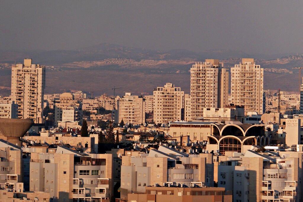 С горы Хар ха-баним открывается потрясающий вид на Гуш-Дан. Фото: Леон Левитас