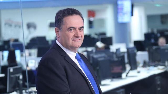 Исраэль Кац в студии Ynet. Фото: Моти Кимхи