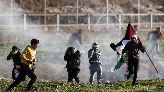 Беспорядки на границе сектора Газы. Фото: AFP (צילום: AFP) Беспорядки на границе сектора Газы. Фото: AFP
