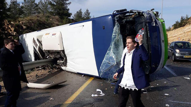 Bus overturns on Route 443nullnull Bus overturns on Route 443