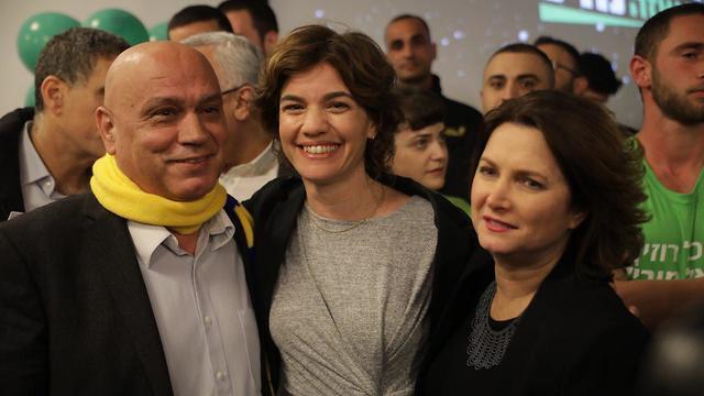 В первой пятерке: депутаты Исауи Фрейдж, Тамар Зандберг и Михаль Розин. Фото: Таль Шахар (צילום: טל שחר) В первой пятерке: депутаты Исауи Фрейдж, Тамар Зандберг и Михаль Розин. Фото: Таль Шахар