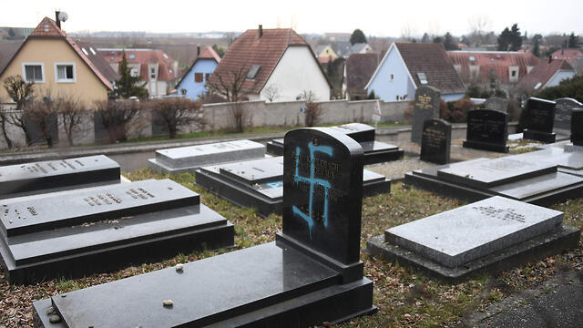 Оскверненное еврейское кладбище в Страсбурге. Фото: AFP  