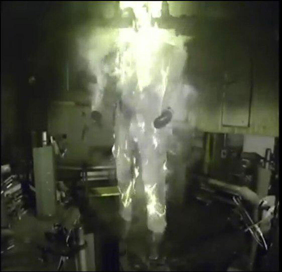 Даже если в бойца бросят бутылку с зажигательной смесью, форма предотвратит ожоги