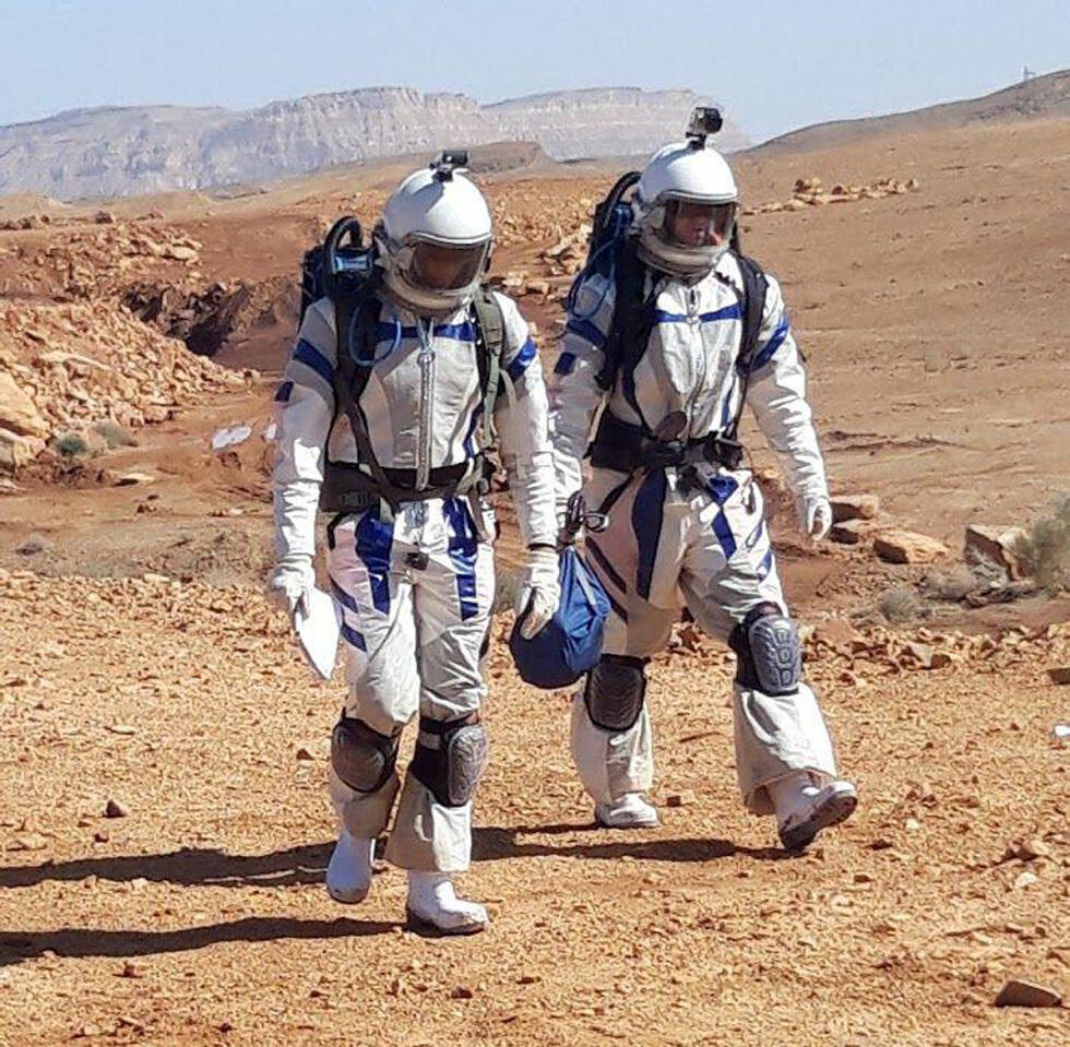  "Рамонавты" за работой. Фото: Йоав Паз