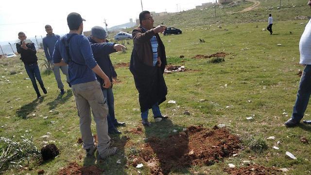 Palestinians clashing with settlers planting trees in memory of Ori Ansbacher in the West Bank (צילום: עמית ברק, TPS) Palestinians clashing with settlers planting trees in memory of Ori Ansbacher in the West Bank