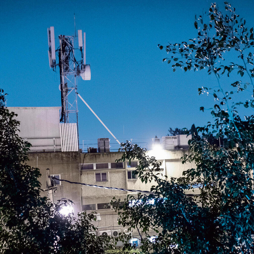 Антенна над крышей мэрии. Фото: Таль Шахарnullnull Антенна над крышей мэрии. Фото: Таль Шахар