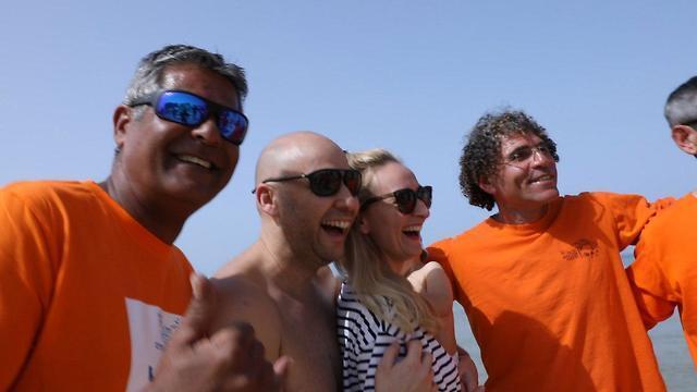 Как объяснить туристке из Франции, что делать при краже кошелька? Спасатели найдут общий язык. Фото: Ницан Дрор