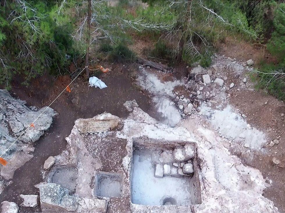 Давильня для винограда в древнем самаритянском поселении. Фото: Ицхак Мармельштейн, Управление древностей (צילום: יצחק מרמלשטיין, רשות העתיקות) Давильня для винограда в древнем самаритянском поселении. Фото: Ицхак Мармельштейн, Управление древностей