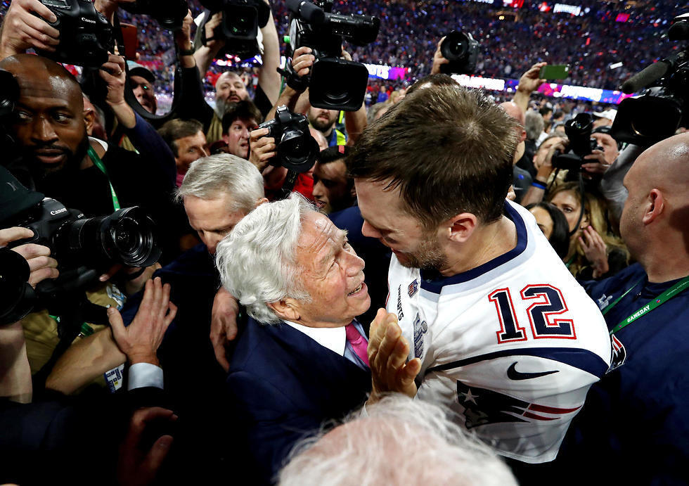 Robert Kraft with NFL star Tom Brady (צילום: רויטרס) Robert Kraft with NFL star Tom Brady