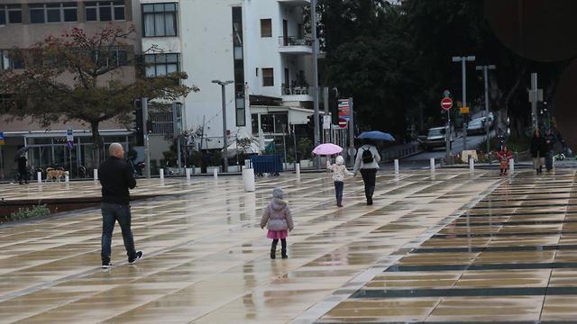 Дождь в Тель-Авиве. Фото: Моти Кимхи