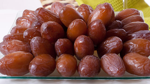 Majhoul dates