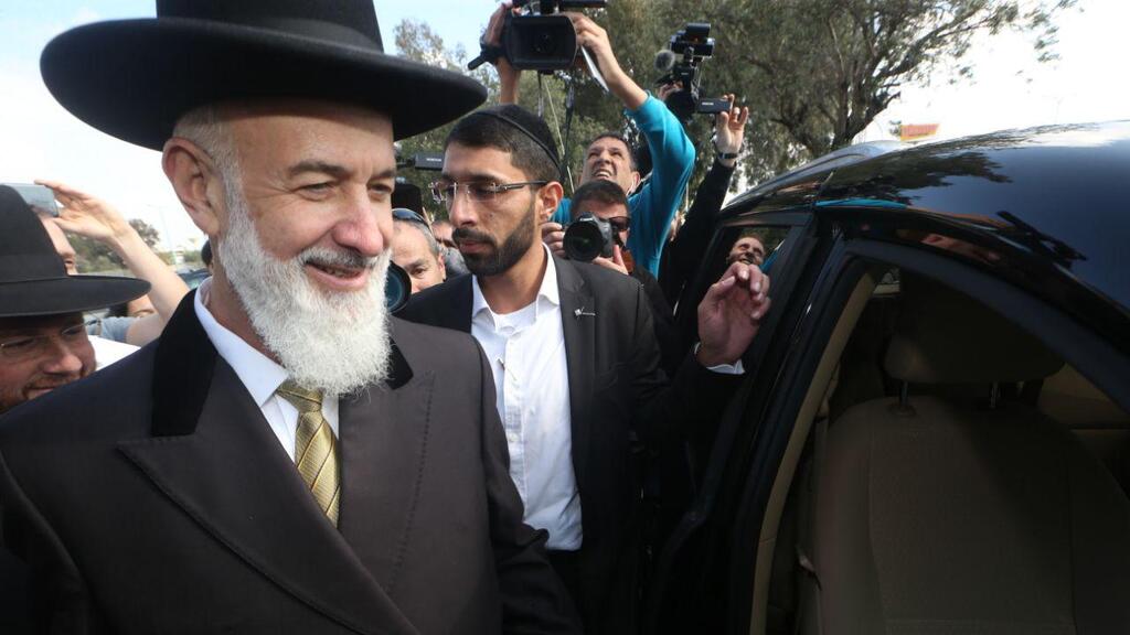 הרב יונה מצגר משתחרר מהכלא