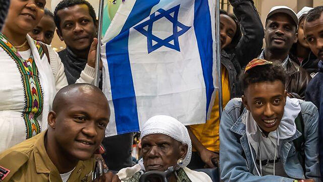 Members of the Falash Mura community arrive in Israel (צילום: אריאלה זיידמן) Members of the Falash Mura community arrive in Israel