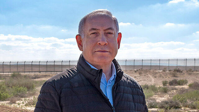 Биньямин Нетаниягу во время посещения Отеф-Азa в марте 2019 года. Фото: EPA