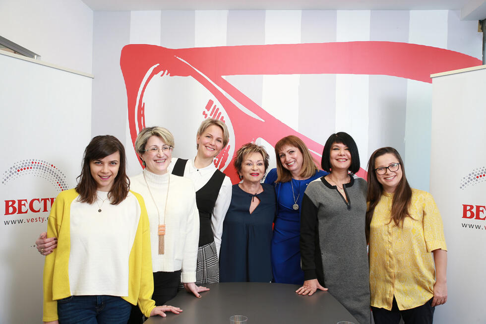 Участницы женского форума в "Вестях" (слева направо): Алекс Риф, д-р Хана Аджиашвили, Анастасия Михаэли, Дорит Голендер, Светлана Родина, Ирина Вигдорчик, Тамара Клейнгон. Фото: Авигайль Узи (Фото: Авигайль Узи) Участницы женского форума в "Вестях" (слева направо): Алекс Риф, д-р Хана Аджиашвили, Анастасия Михаэли, Дорит Голендер, Светлана Родина, Ирина Вигдорчик, Тамара Клейнгон. Фото: Авигайль Узи