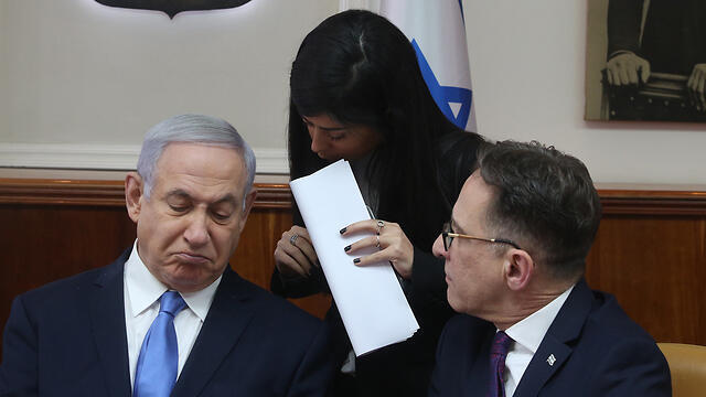 Биньямин Нетаниягу на заседании правительства. Фото: Марк Исраэль Салем
