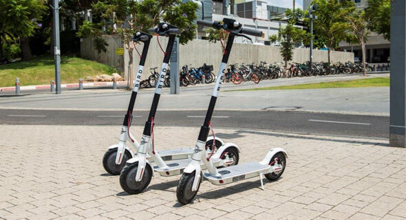 Самокаты Bird в Тель-Авиве. Фото: Янай Менахем (Самокаты Bird в Тель-Авиве. Фото: Янай Менахем) Самокаты Bird в Тель-Авиве. Фото: Янай Менахем
