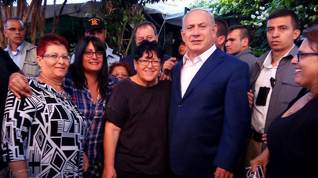 Benjamin Netanyahu and Sheffi Paz in south Tel Aviv (צילום: מטה המאבק של דרום תל אביב) Benjamin Netanyahu and Sheffi Paz in south Tel Aviv