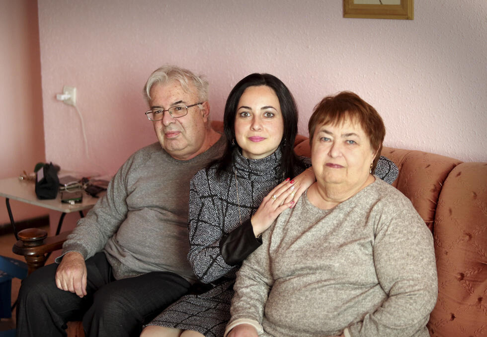 Элина с родителями. Фото: Ави Муалем