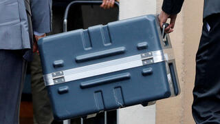 הקופסה השחורה מגיעה לפריז