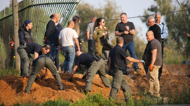 Место падения ракеты. Фото: Моти Кимхи (צילום: מוטי קמחי) Место падения ракеты. Фото: Моти Кимхи