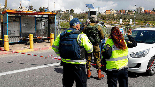 The scene of the attack at Ariel Junction (Photo: AFP) (צילום: AFP) The scene of the attack at Ariel Junction (Photo: AFP)
