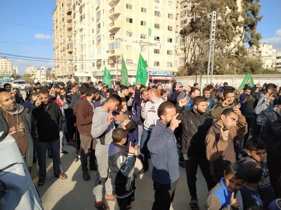 Hamas stages counter-protest