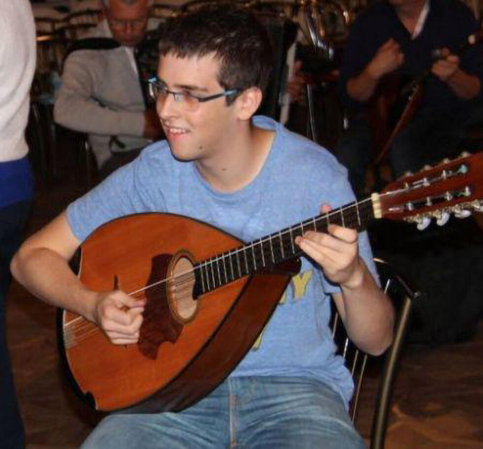Gal Keidan playing his mandocello (Photo: Courtesy of the Be'er Sheva Conservatory) (צילום: באדיבות הקונסרבטוריון בבאר שבע) Gal Keidan playing his mandocello (Photo: Courtesy of the Be'er Sheva Conservatory)